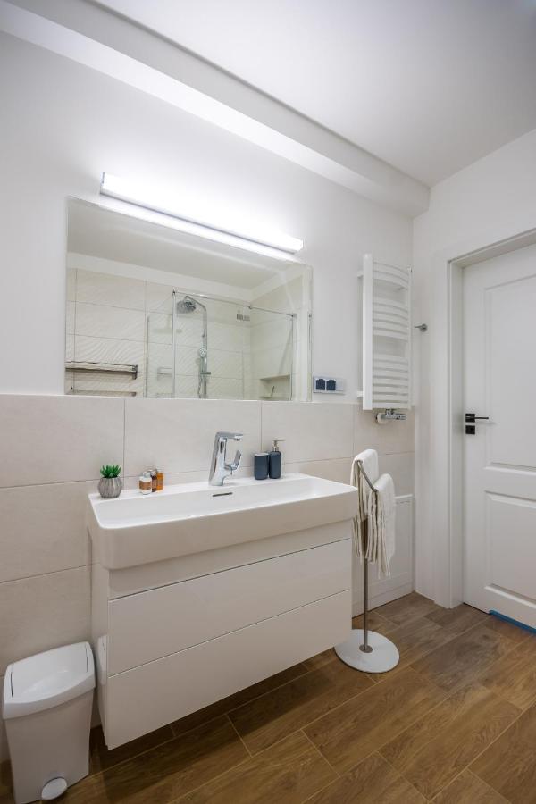 Easy Apartment